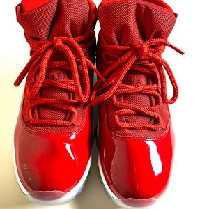 Air Jordan Retro XI (Women 10 Men 8.5)